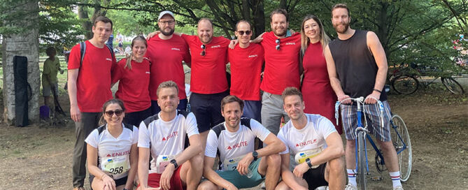 Gruppenfoto des ENLITE-Teams beim Staffellauf in Berlin